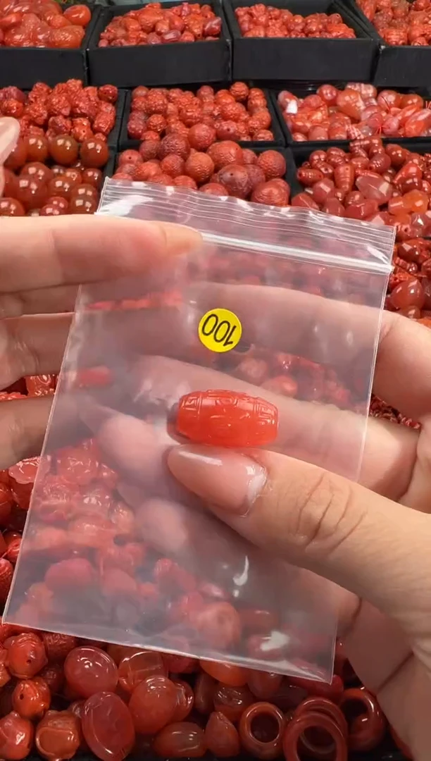 南红玛瑙未镶嵌颈饰1