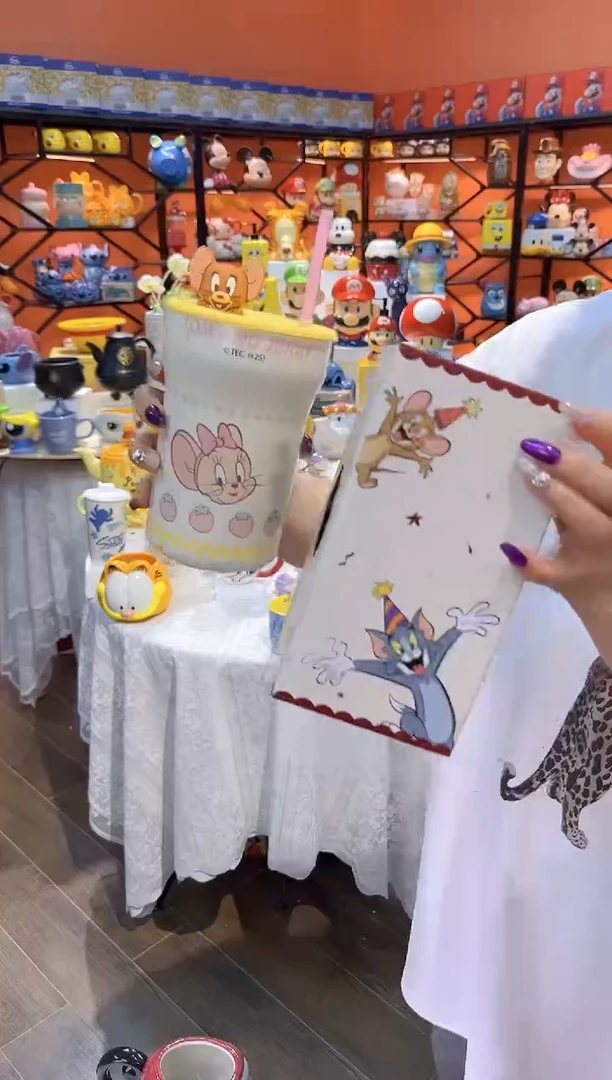 瓷片@@猫和老鼠黄色带盖陶瓷吸管杯