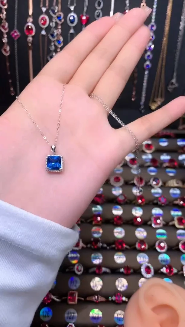 蓝宝石吊坠(赠链)银S925镶嵌银色