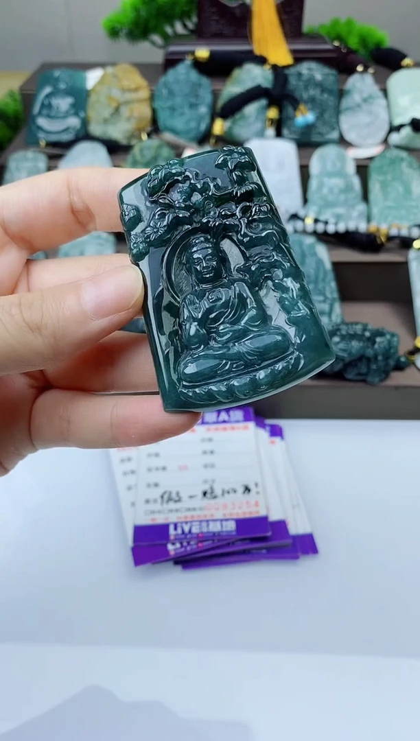 翡翠未镶嵌颈饰