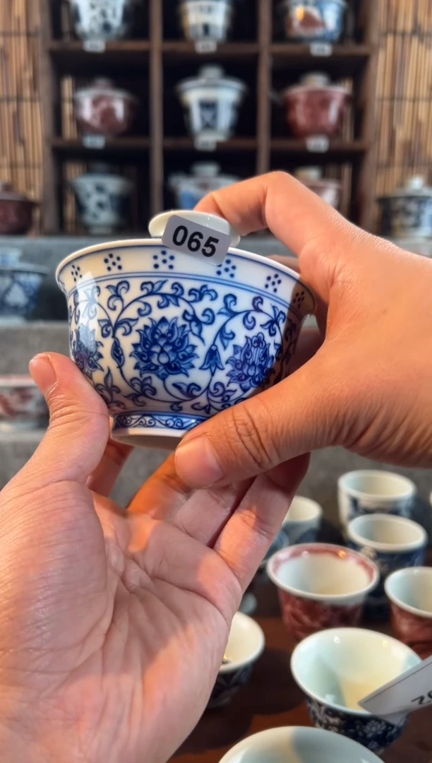【闪购商品】056天禄言瓷缠枝莲更改为