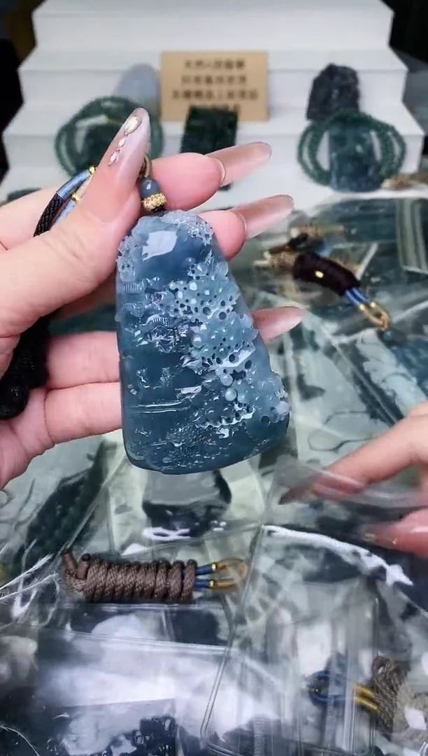 颈饰未镶嵌翡翠