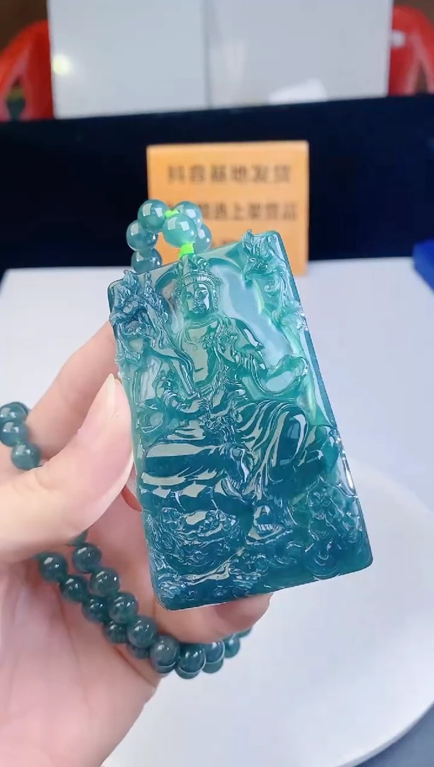 颈饰未镶嵌翡翠`