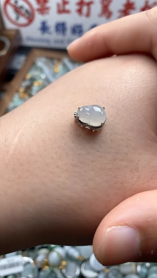 【闪购商品】翡翠颈饰未镶嵌哥哥