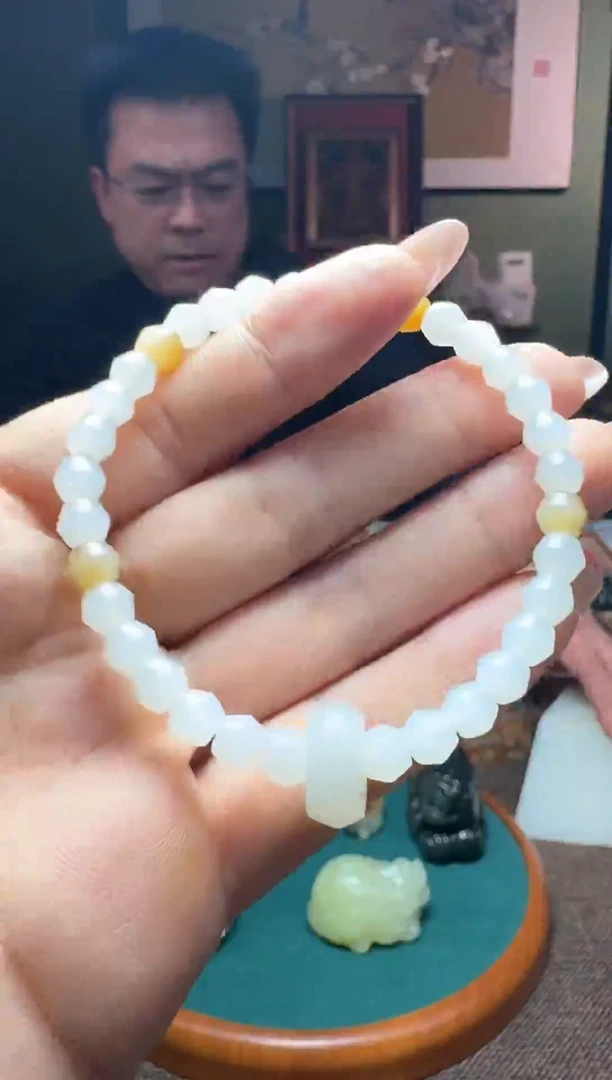 颈饰未镶嵌和田玉且末料