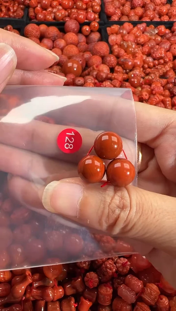 南红玛瑙未镶嵌颈饰1