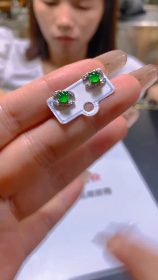 未镶嵌翡翠耳饰多样性发一