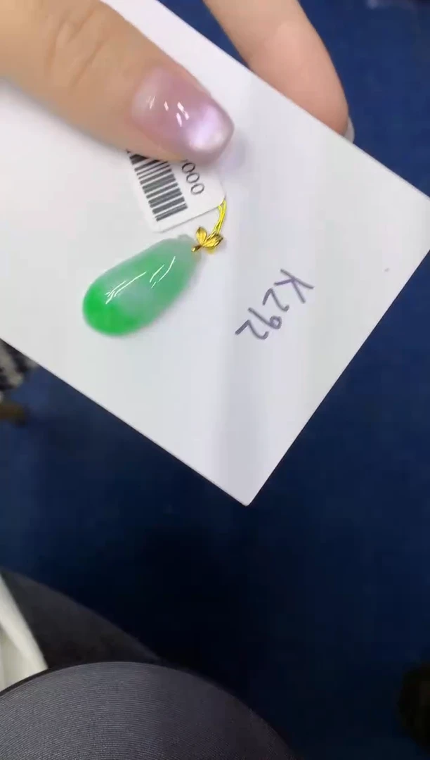 颈饰18K金镶嵌翡翠缅甸天然翡翠A货