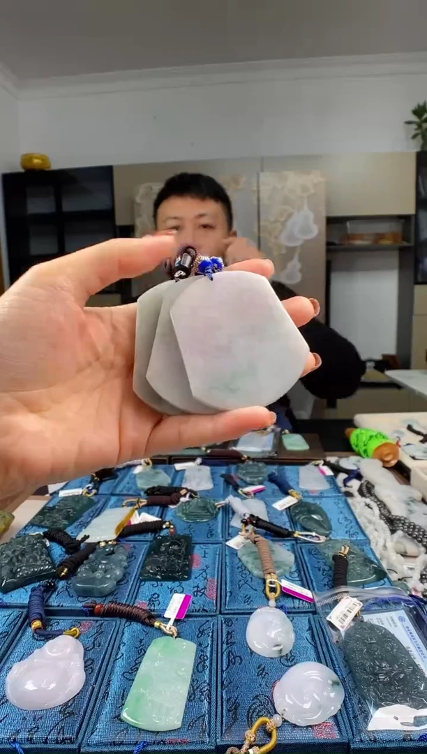 颈饰未镶嵌翡翠多样性发其一