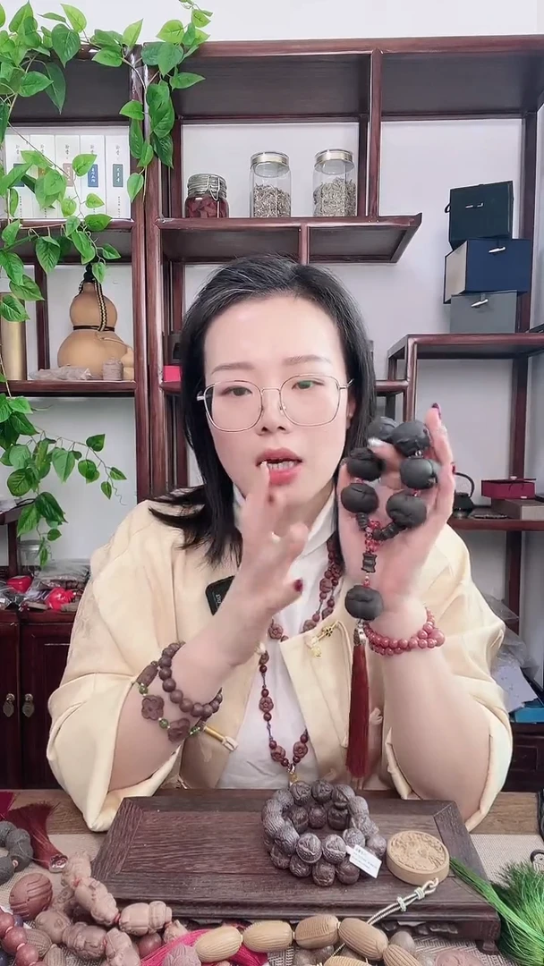 泥塑栀子香方的小牛手持