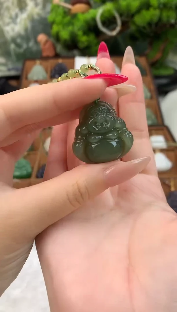 颈饰未镶嵌和田玉吊坠