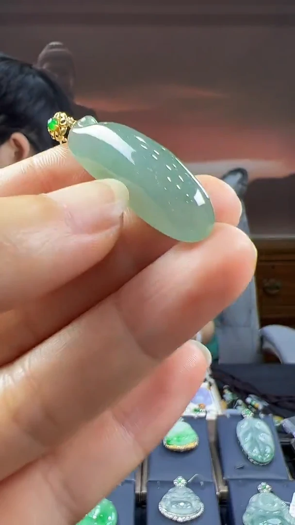 18K金镶嵌挂件翡翠福瓜不含链