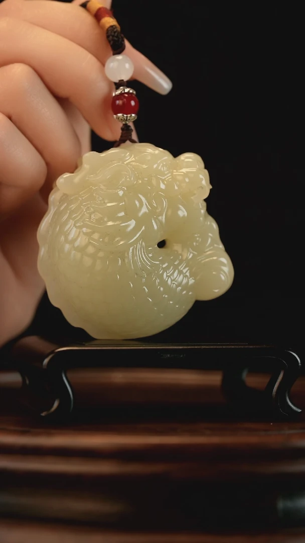 云南石竹叶青雕刻:鱼化龙