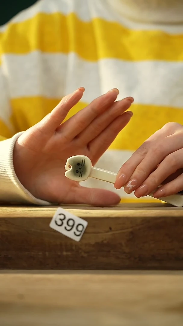 【闪购商品】瓷片新品！设计师手捏转纽小猫搅拌棒