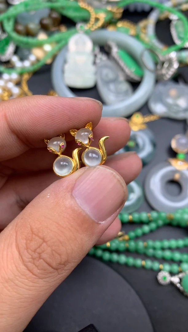 颈饰18K金镶嵌翡翠叫****了乐乐麻麻商品不退不换