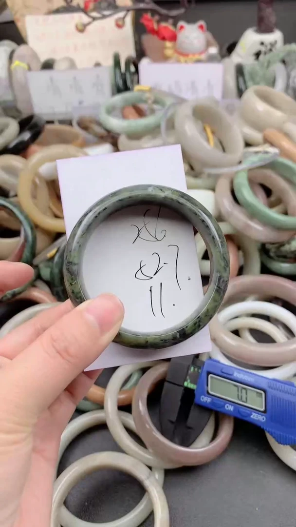 未镶嵌手镯石英质玉256