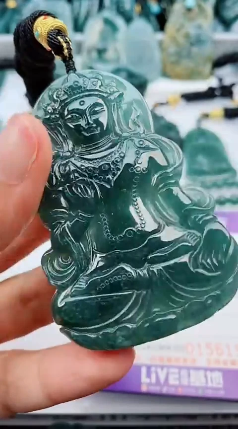 翡翠未镶嵌颈饰