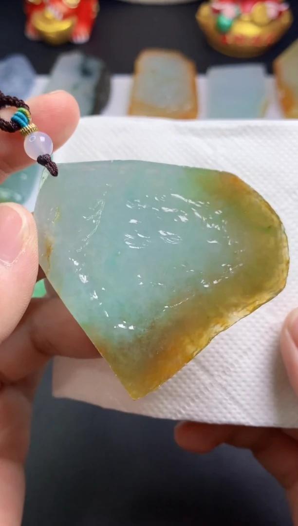 颈饰未镶嵌翡翠