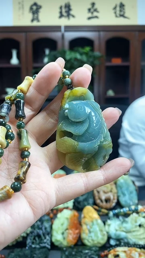 【闪购商品】蛇纹石玉吊坠未镶嵌·