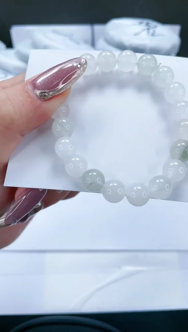 【闪购商品】石英质玉手镯未镶嵌手链一条随机