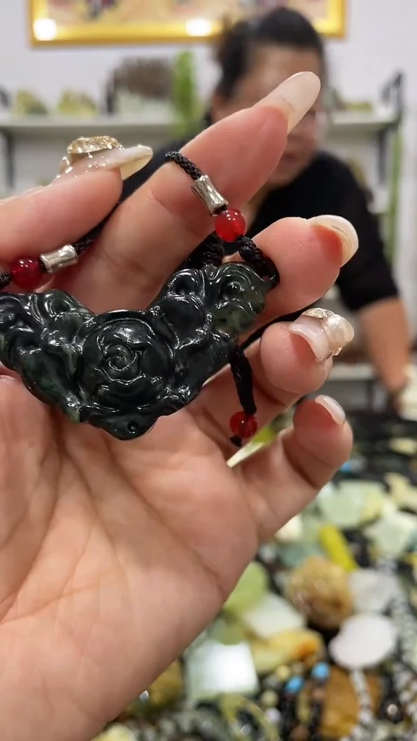 岫玉未镶嵌吊坠