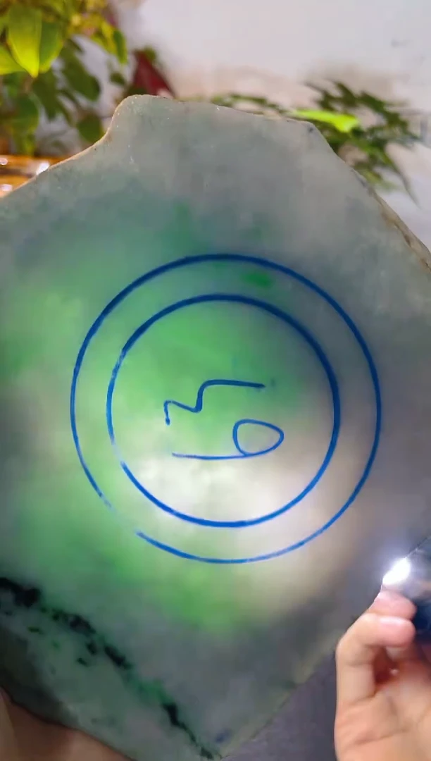 翡翠手镯未镶嵌阿*翡翠