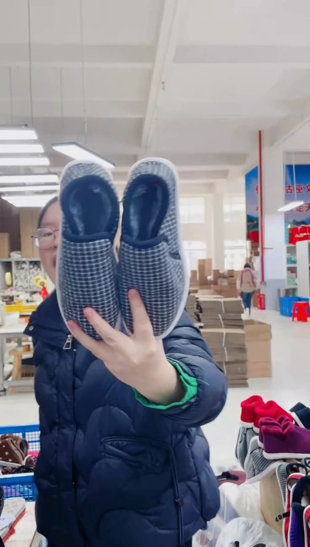 手工纳底黑灰格棉鞋35码