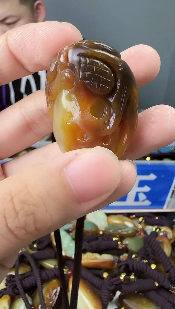 和田玉未镶嵌颈饰1