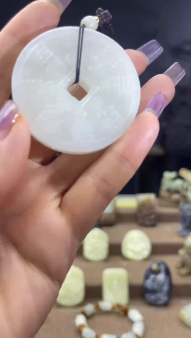 颈饰未镶嵌和田玉1