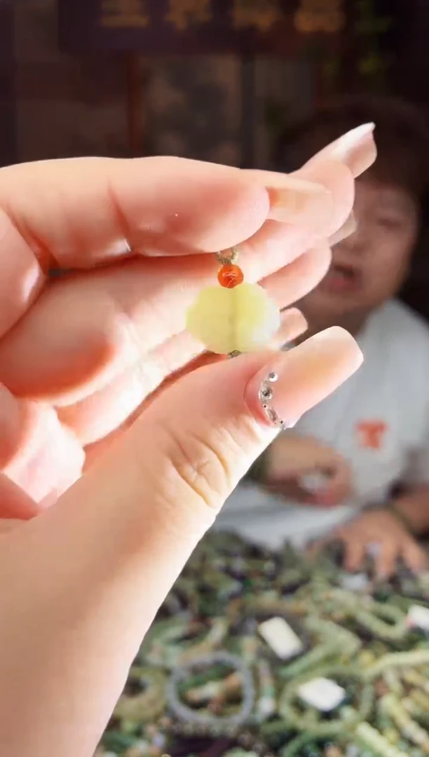 和田玉未镶嵌颈饰拍一发一