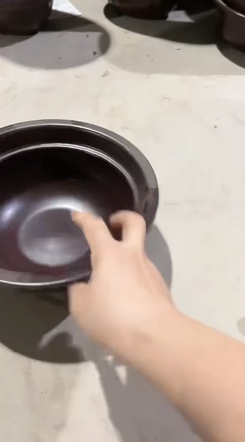 明显瑕疵条纹咖色砂锅碗