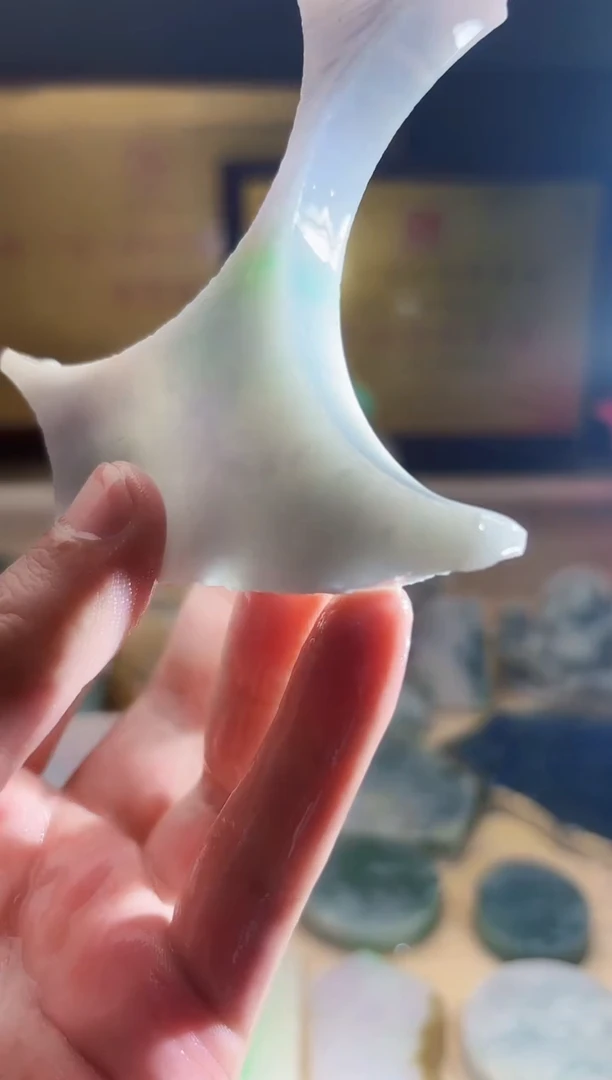 翡翠挂件未镶嵌A货张麦8079