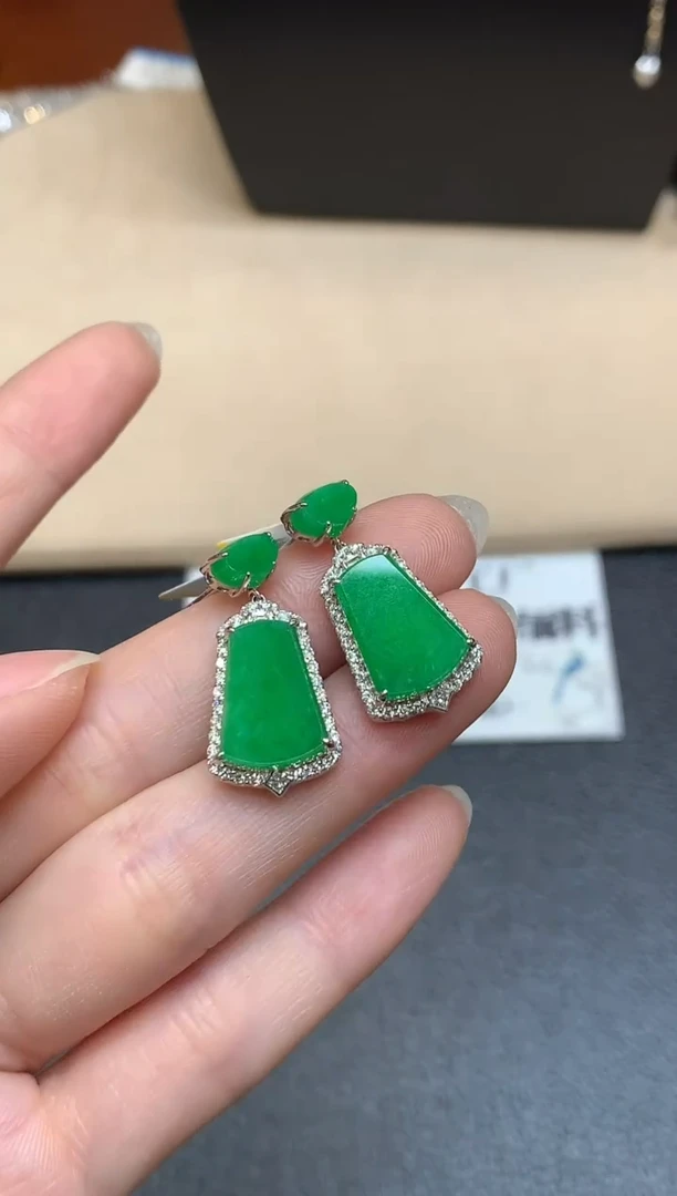 18K金镶嵌翡翠耳饰【24小时鉴赏期】无事牌【无服务费