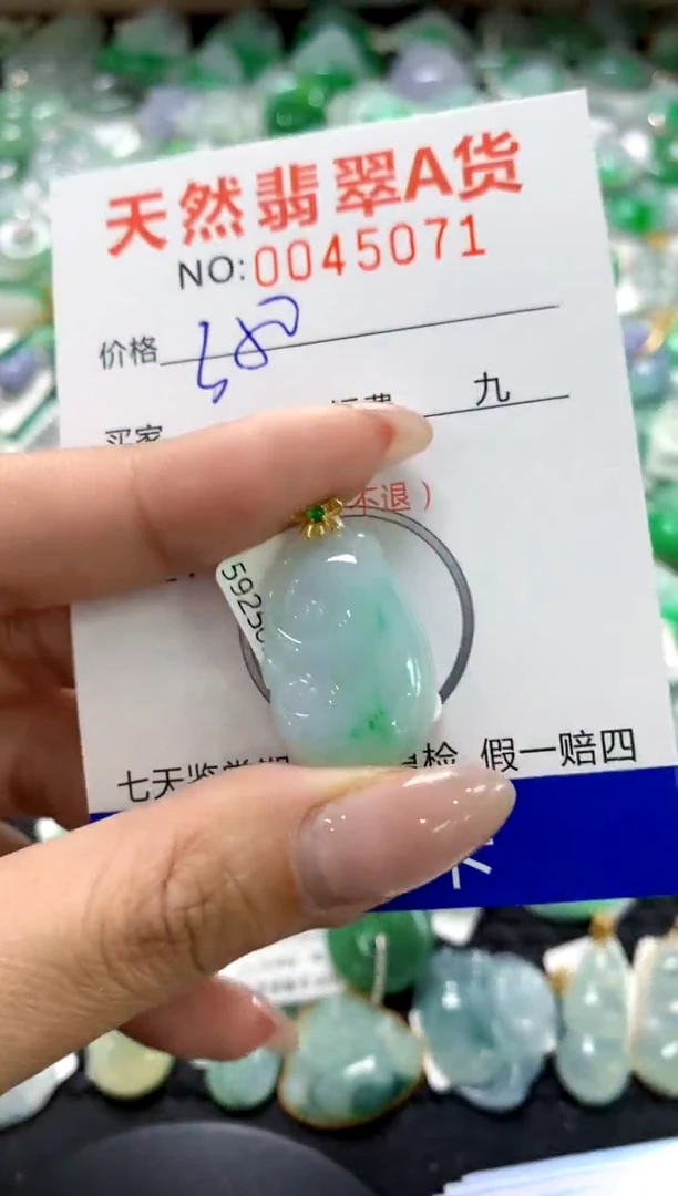 翡翠18K金镶嵌颈饰1111111111111111