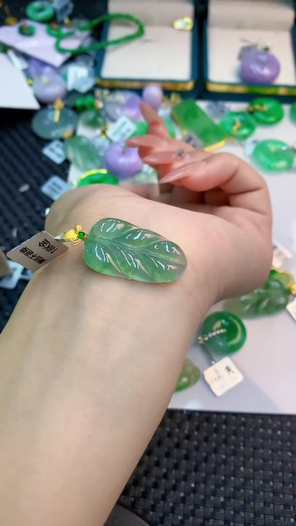 翡翠18K金镶嵌吊坠(不含链)1