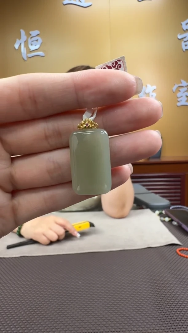 和田玉未镶嵌颈饰挂件