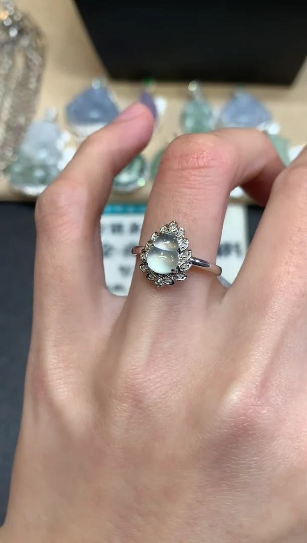 【闪购商品】翡翠戒指18K金镶嵌葫芦【无服务费】