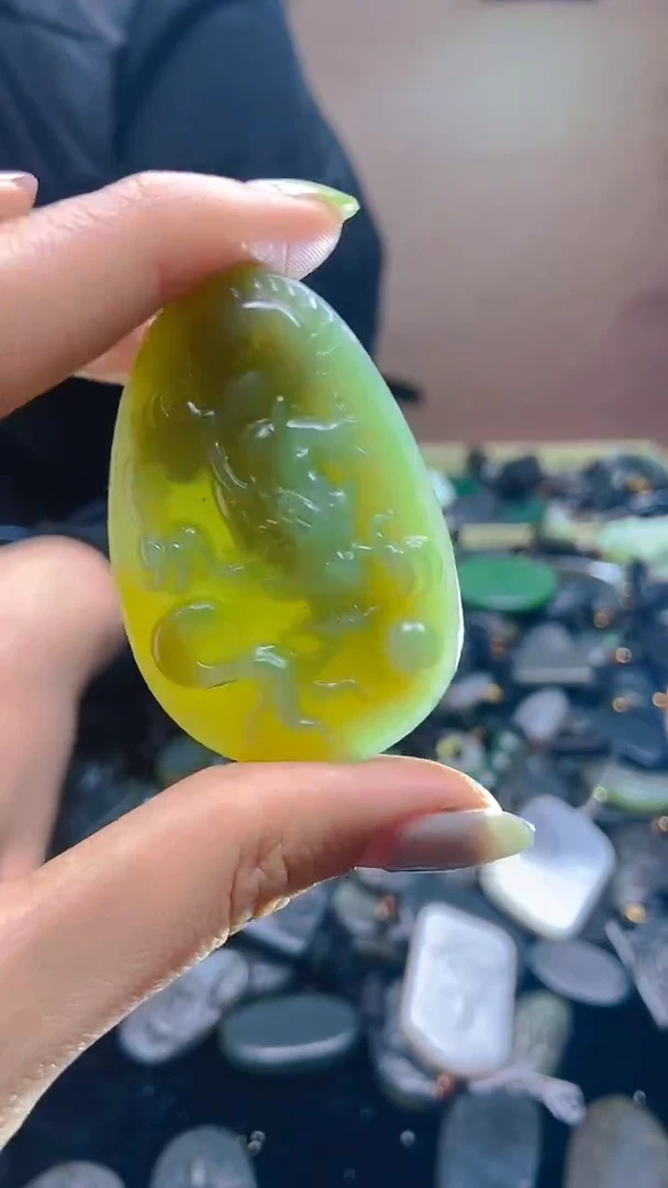 颈饰未镶嵌和田玉1