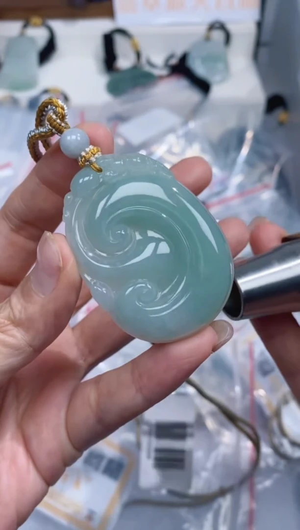 颈饰未镶嵌翡翠吊坠