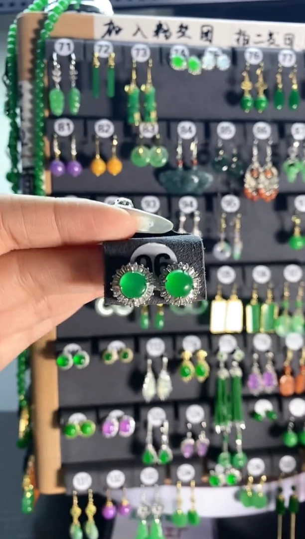 【闪购商品】翡翠耳饰银S925镶嵌96...