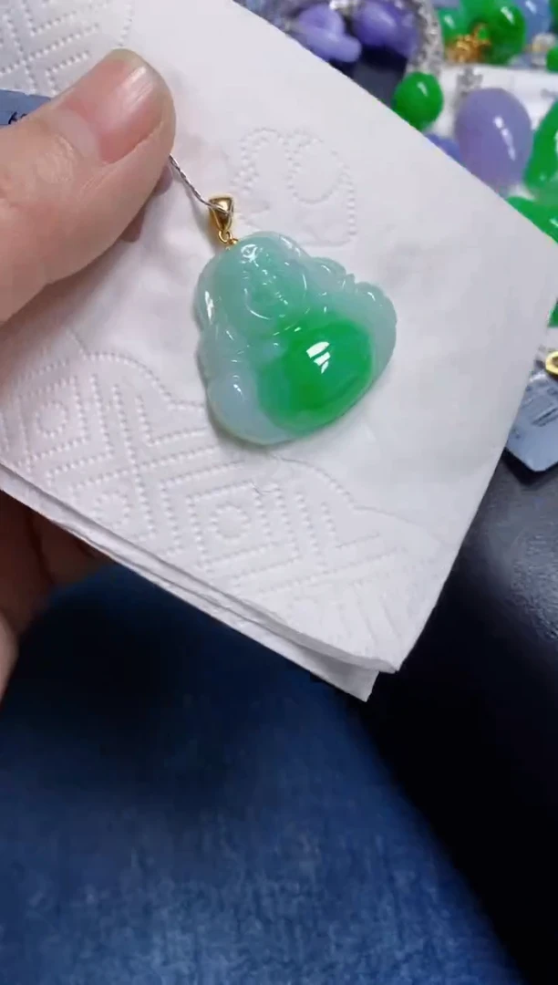 颈饰18K金镶嵌翡翠佛公