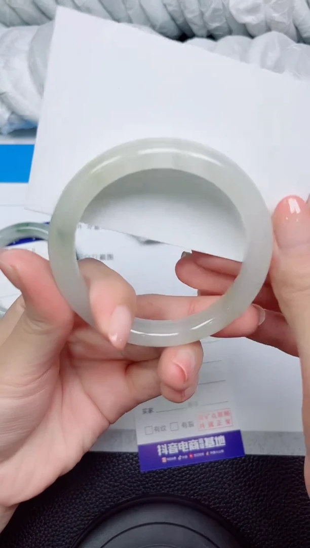 石英质玉手镯未镶嵌55-55.6