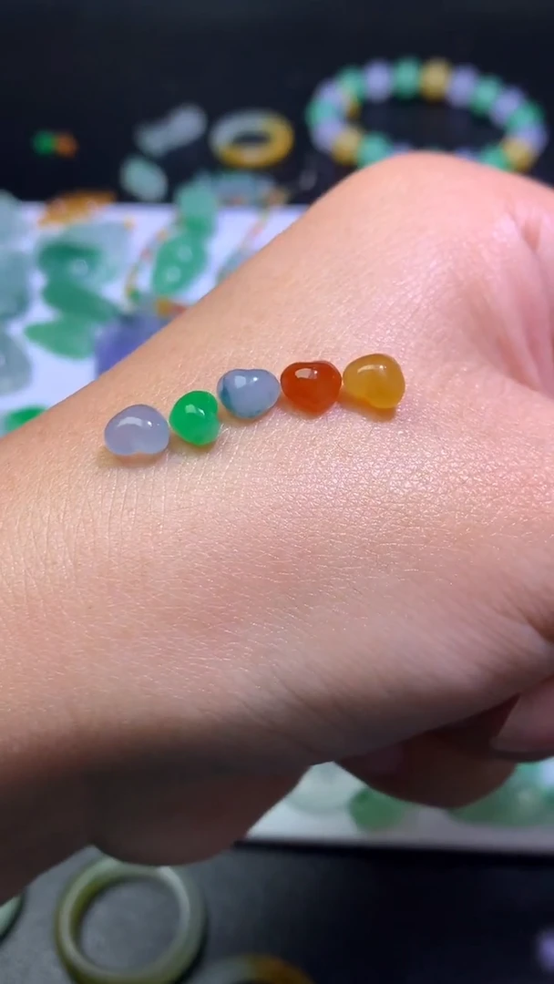 未镶嵌定制翡翠兔**二毛货