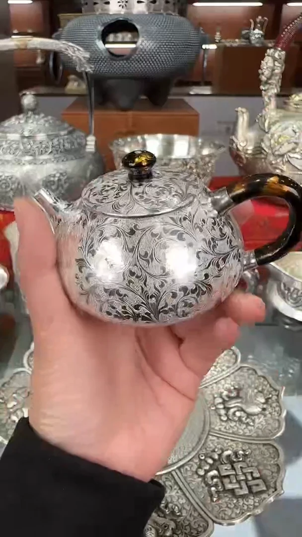 用****7足银手工精工錾刻卷草纹泡茶壶