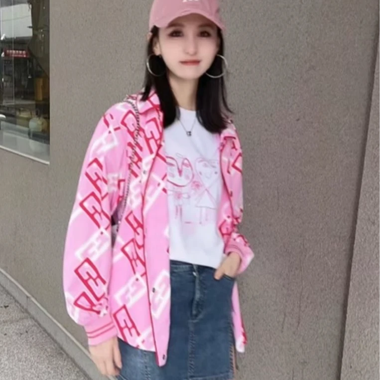 GIRDEAR/哥弟新款时尚潮流双G字母设计多巴胺光泽外套140026