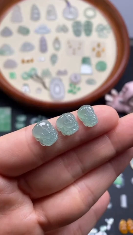 翡翠未镶嵌颈饰3颗冰晴貔貅/芬