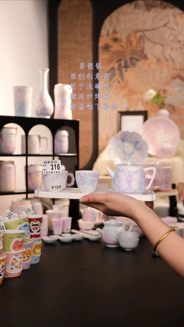 摆件景德镇手工手绘高温釉下彩设计师款