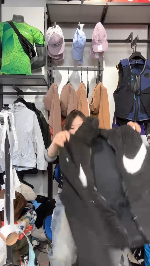 1102   编码 瑕疵款直播间过款为准 尺码