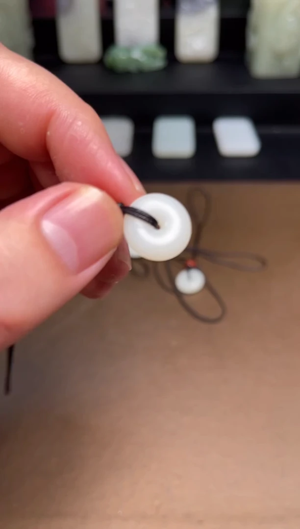 【闪购商品】和田玉颈饰未镶嵌1 卡15mm尺寸