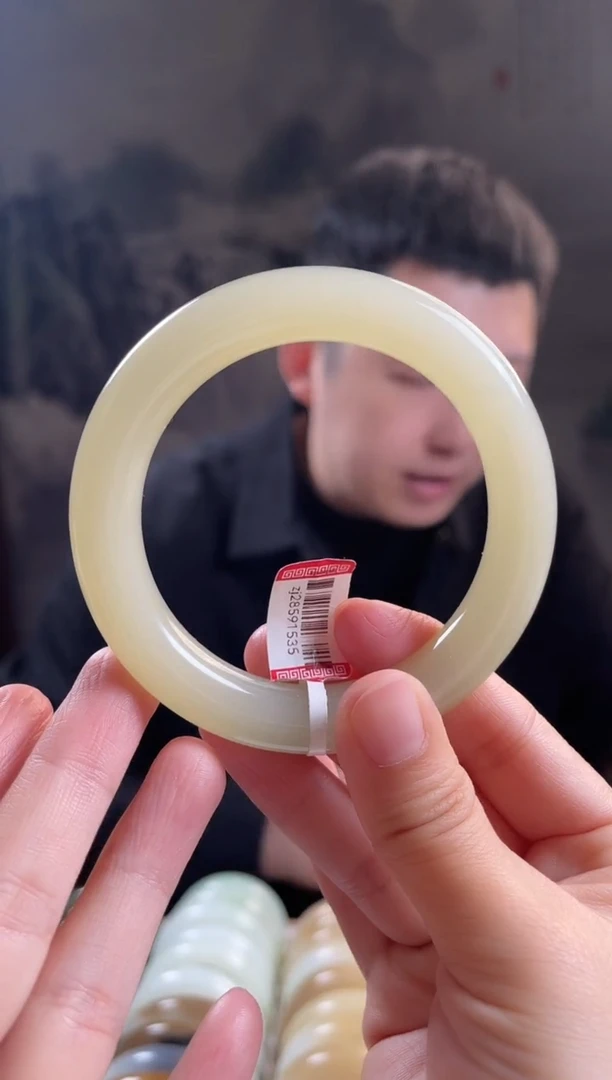 未镶嵌手镯和田玉60圈口1535